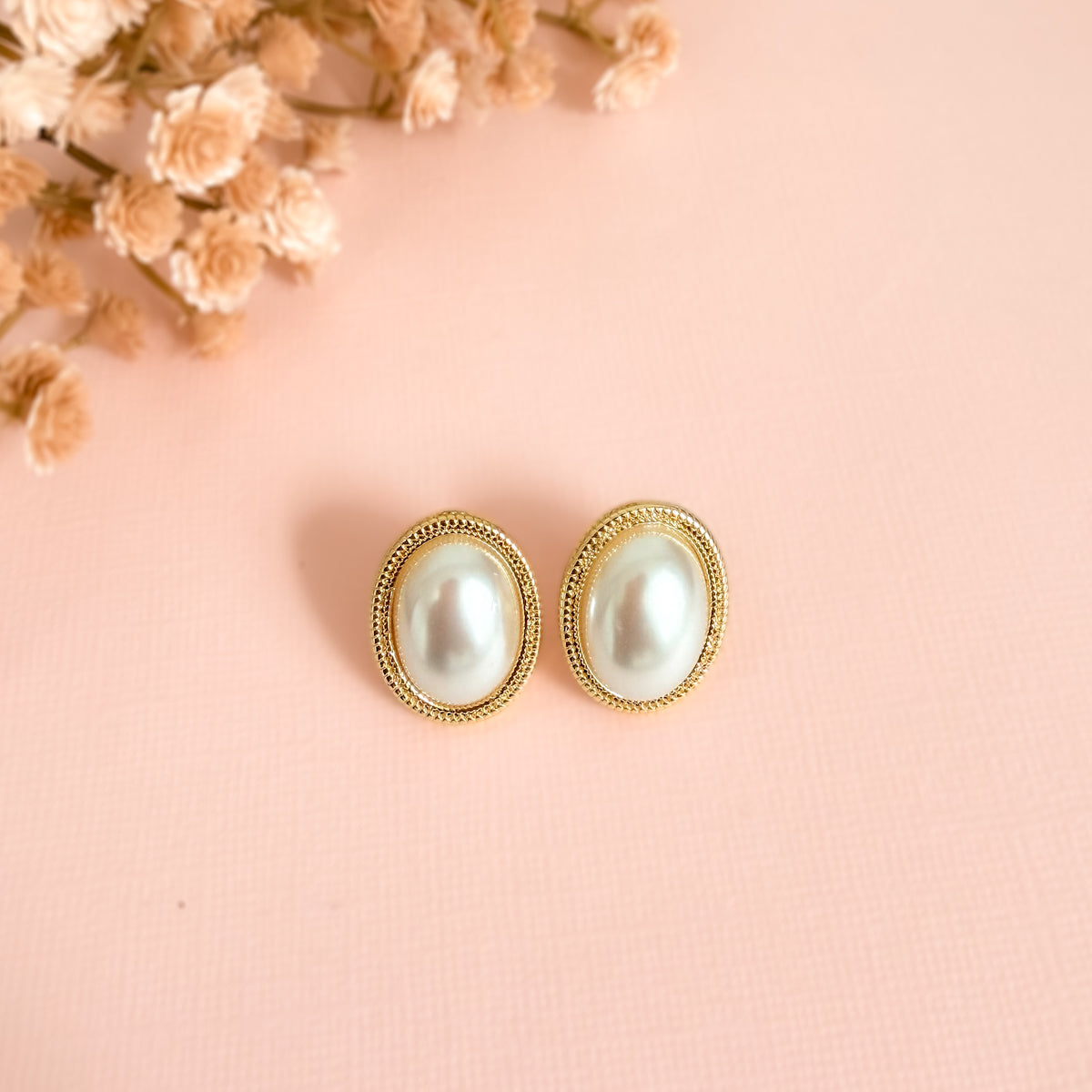 Oval Pearl Glow Earrings