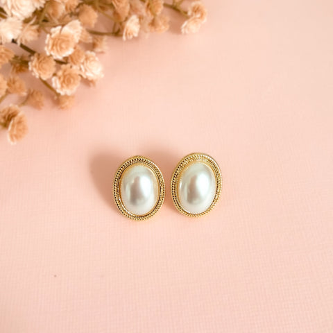 Oval Pearl Glow Earrings