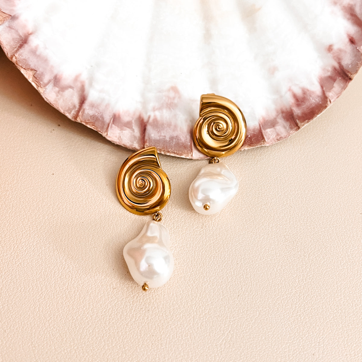 Snail Pearl Earring