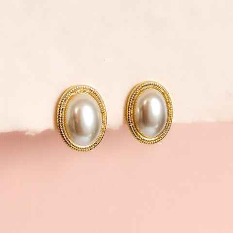 Oval Pearl Glow Earrings