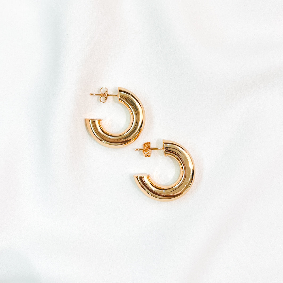 Annie Medium Hoops