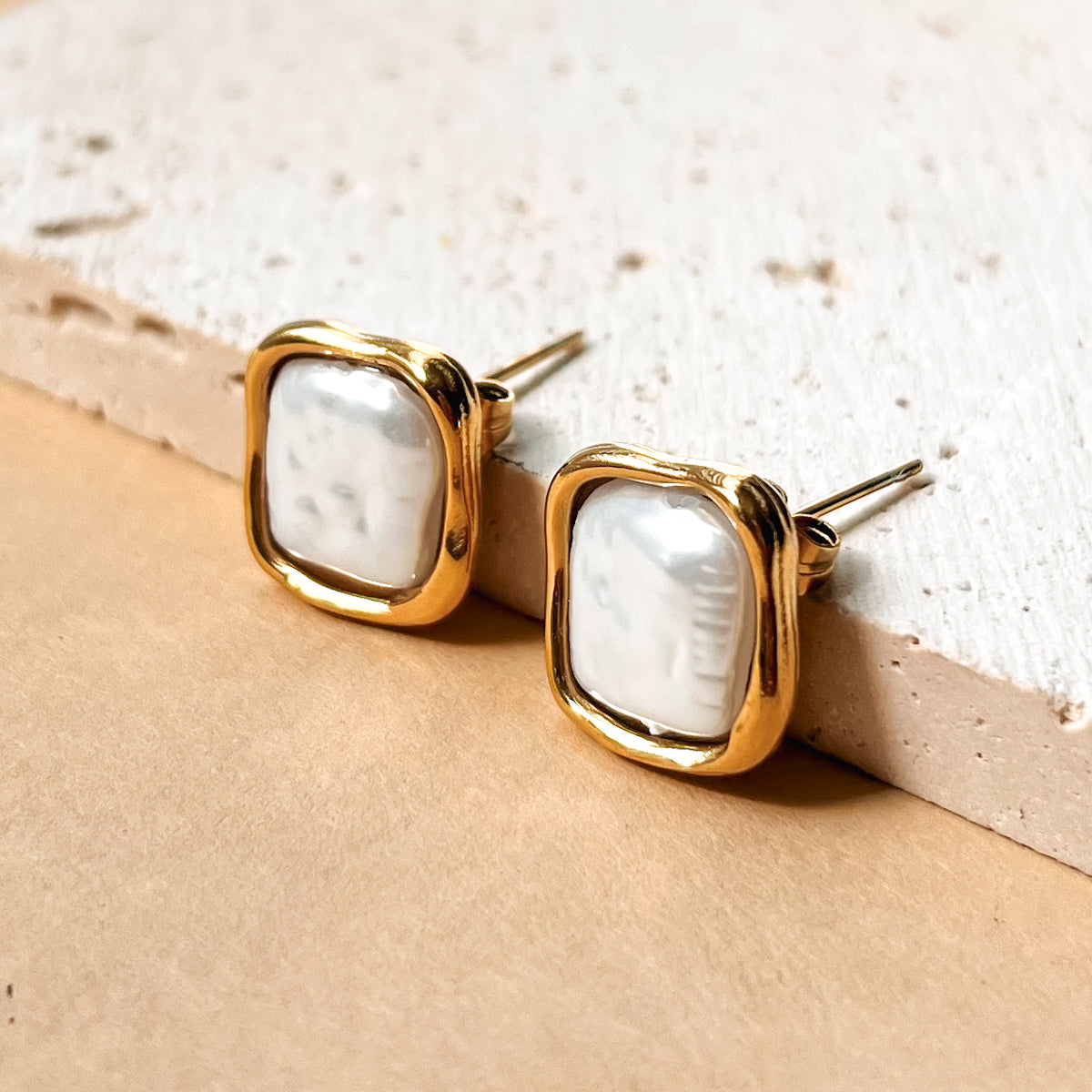 Flat Pearl Earring