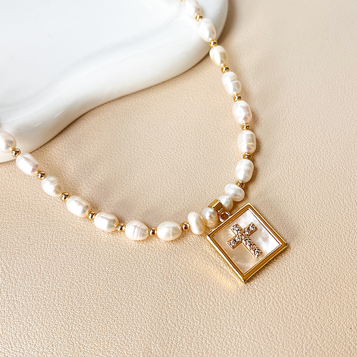 Nacre Cross Pearl Necklace